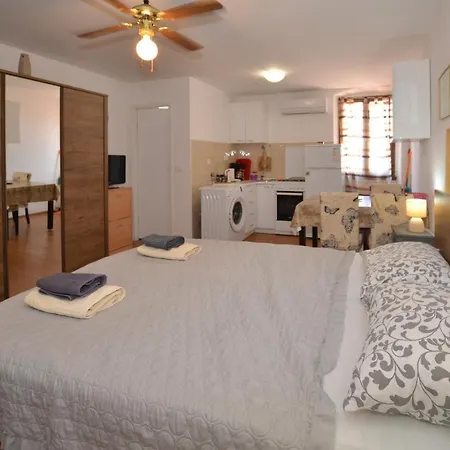 Ferri 16 Apartman *